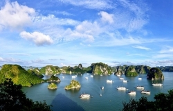 kich cau du lich quang ninh mien phi ve tham quan vinh ha long khu di tich danh thang yen tu