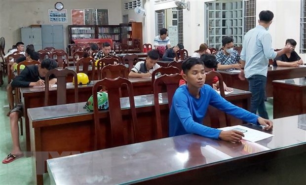 tin phap luat 24h nong nhat hom nay 45 khong che nam thanh nien nghi ngao da mo binh gas co thu