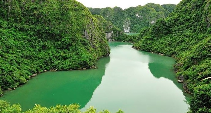 cat ba quan dao dep bi an voi nhieu truyen thong lich su