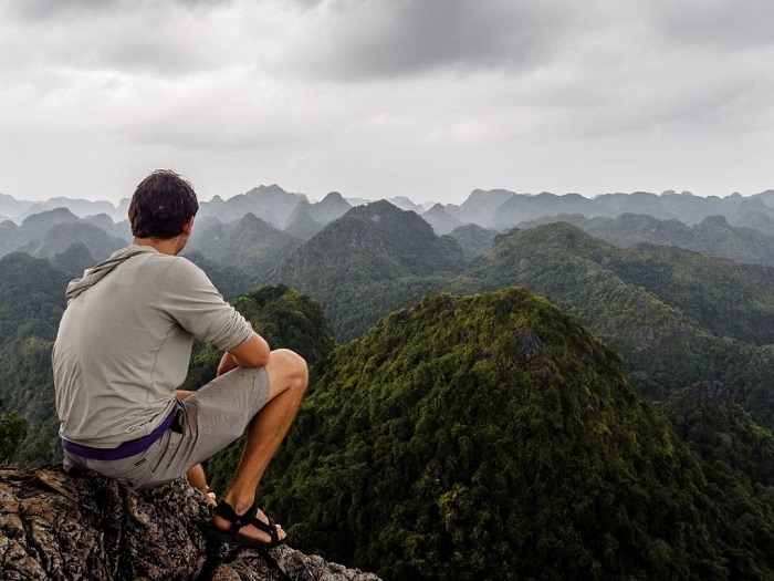 cat ba quan dao dep bi an voi nhieu truyen thong lich su