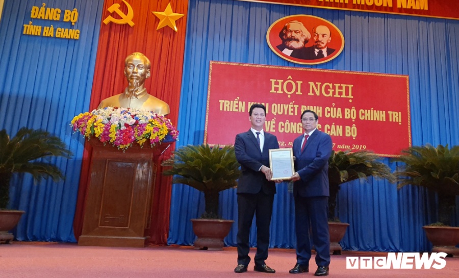 chu tich ha tinh dang quoc khanh giu chuc bi thu tinh ha giang