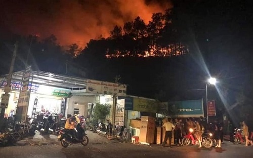 rung thong o ha tinh lai bung chay du doi nguoi dan so tan trong dem