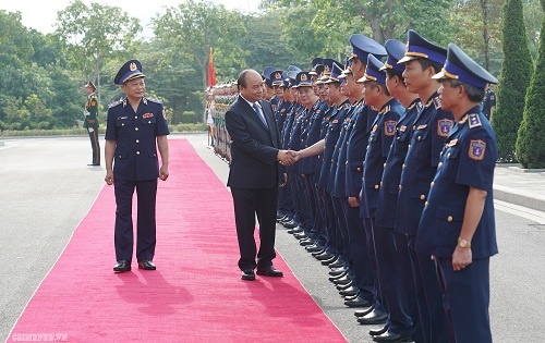 thu tuong nguyen xuan phuc tham va lam viec voi bo tu lenh canh sat bien