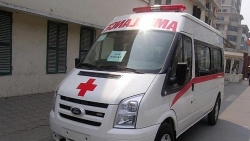 Đang chở người bệnh đi cấp cứu, tài xế bỏ bệnh nhân xuống để đưa xe đi đăng kiểm