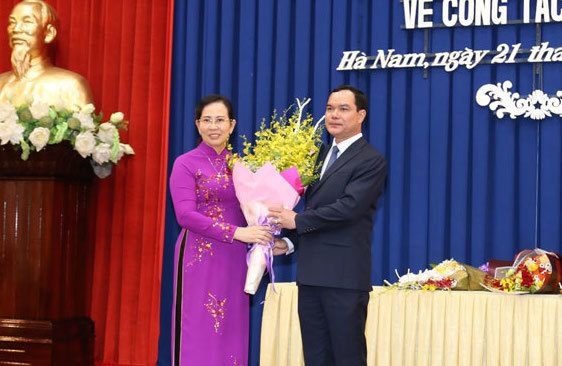 chan dung tan nu bi thu tinh ha nam
