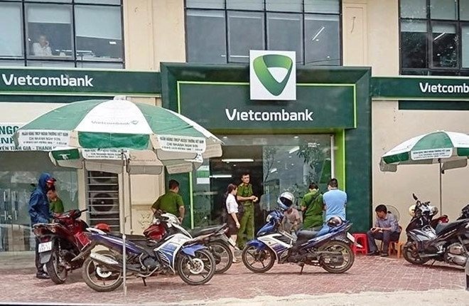 trich xuat camera truy tim ke no sung cuop nh vietcombank