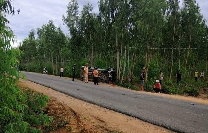 o to nhom vi pham lao thang vao chot chan hat vang csgt tai gia lai