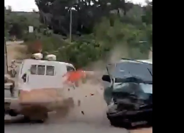 video khoang khac o to vi pham lao thang vao doi csgt dang chot chan