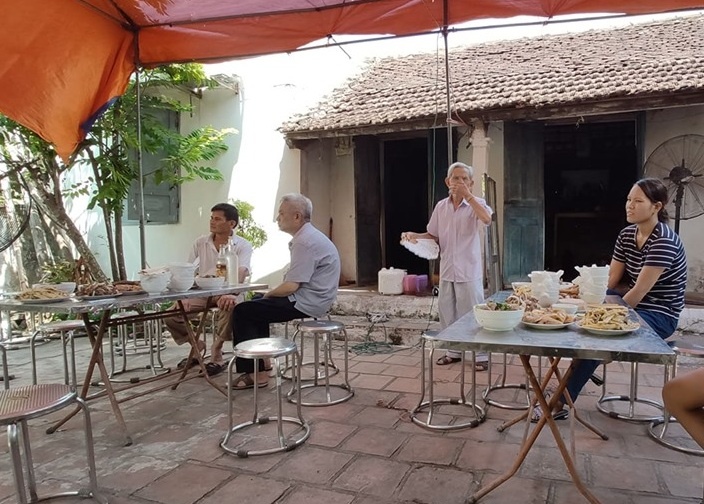 me chau viet cuong bi tau hoa tong khi nhat ve chai danh dum tien len tham con trai o tu