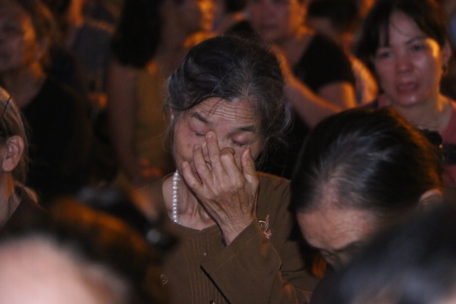 vu lan bao hieu xuc dong voi nghi le bong hong cai ao