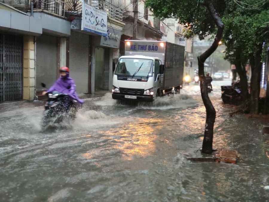 anh ha noi mua dong den kin troi pho phuong lai ngap trong nuoc