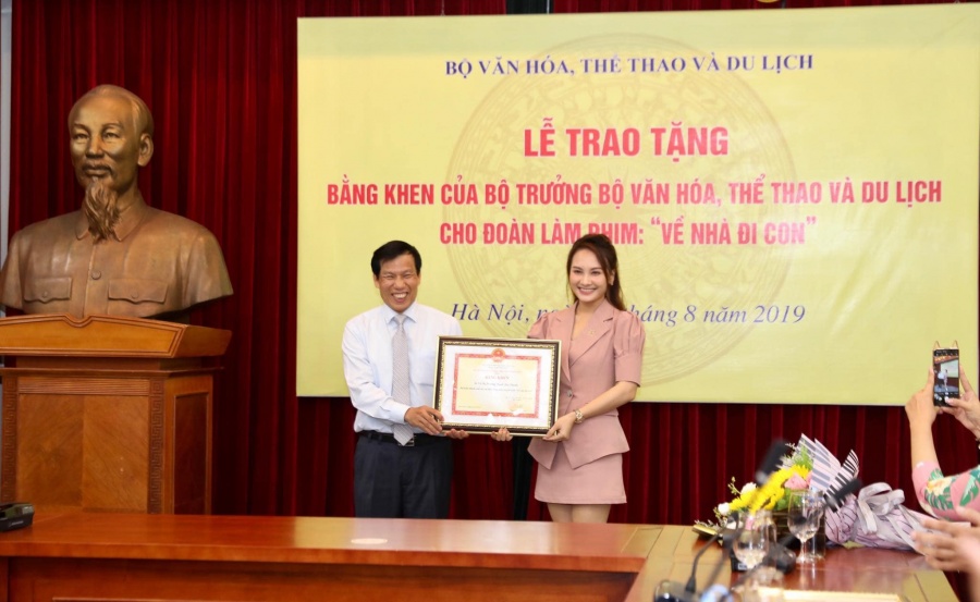 e kip phim ve nha di con nhan bang khen cua bo van hoa