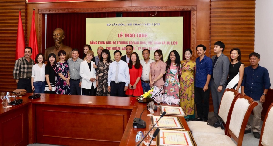 e kip phim ve nha di con nhan bang khen cua bo van hoa