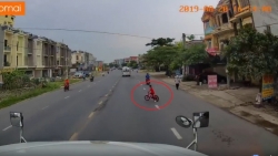 tim thay thi the nan nhan bi container hat vang tu cau thanh tri xuong song hong
