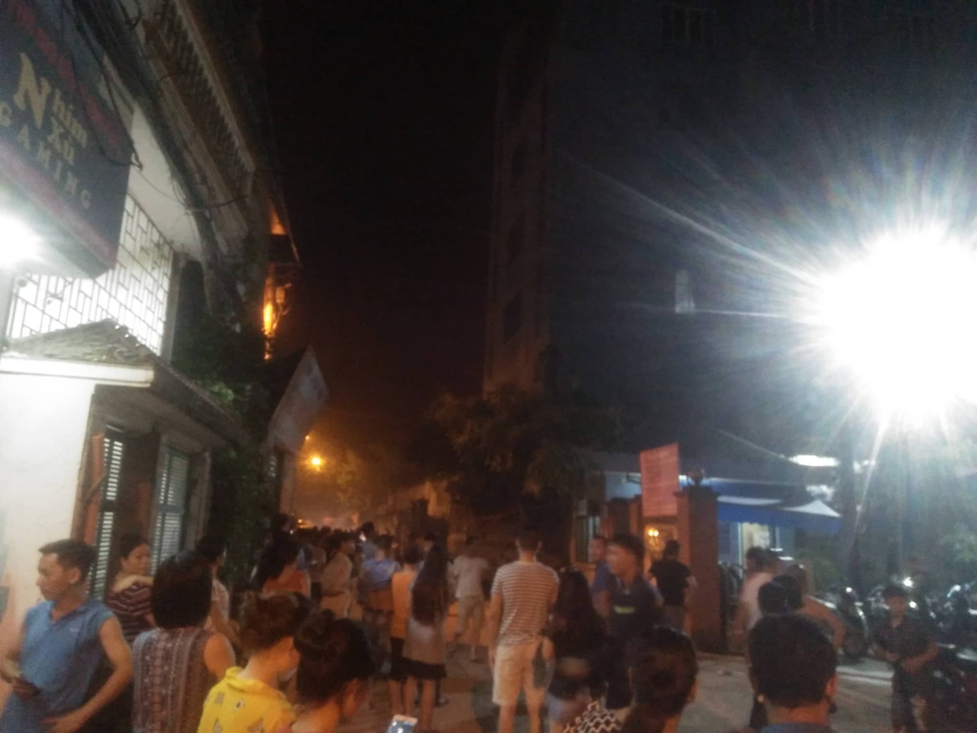 dang chay du doi tai cong ty phich nuoc rang dong