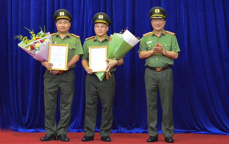 giam doc cong an tinh bac ninh giu chuc cuc truong cuc csdt toi pham ve tham nhung kinh te buon lau