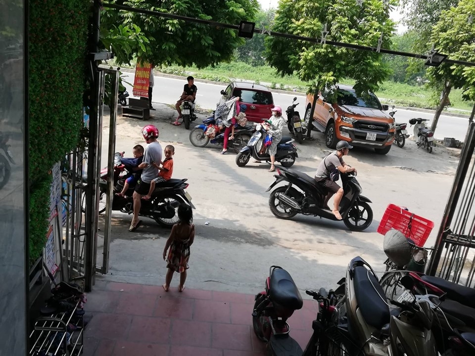 vu be trai 3 tuoi o bac ninh bi bo quen tren xe dua don phu huynh bang hoang nghe tin