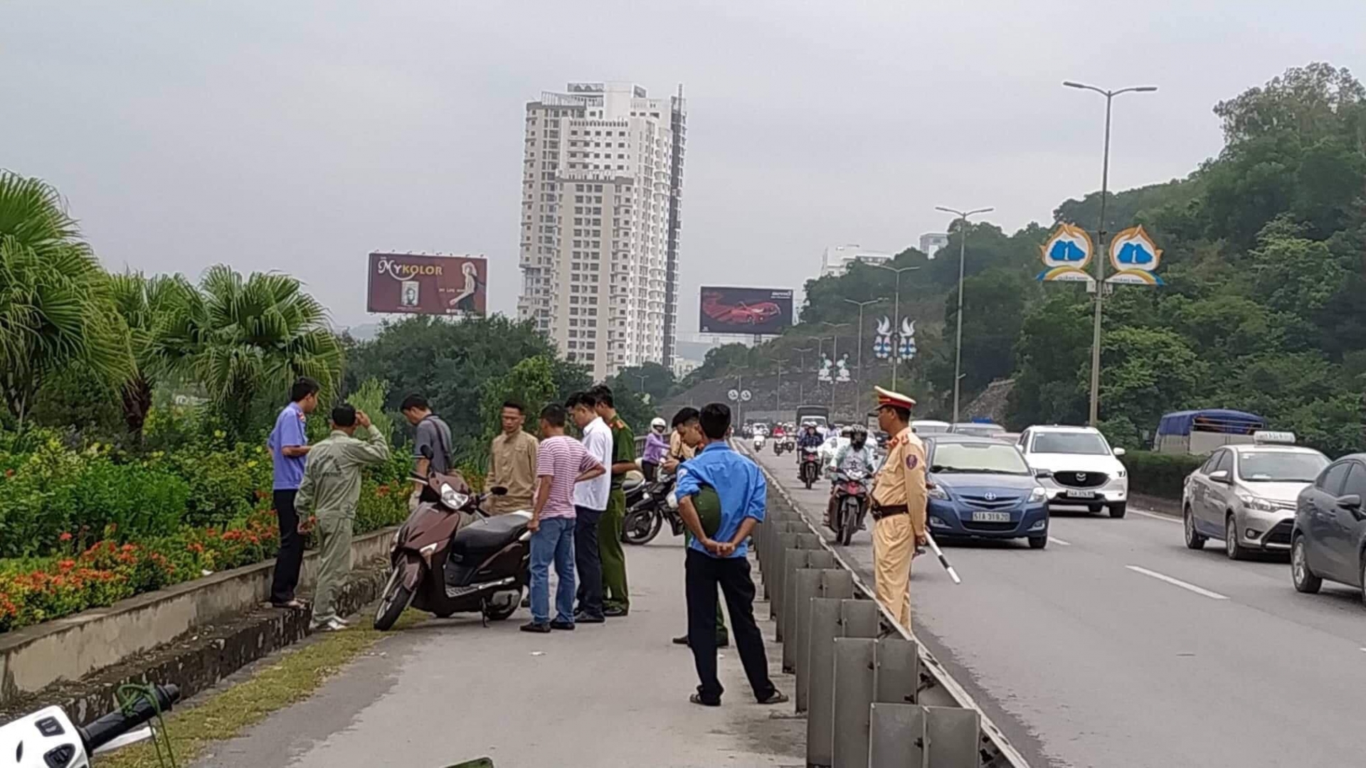 truy tim doi tuong chan duong dam mot phu nu trong thuong tren cau bai chay