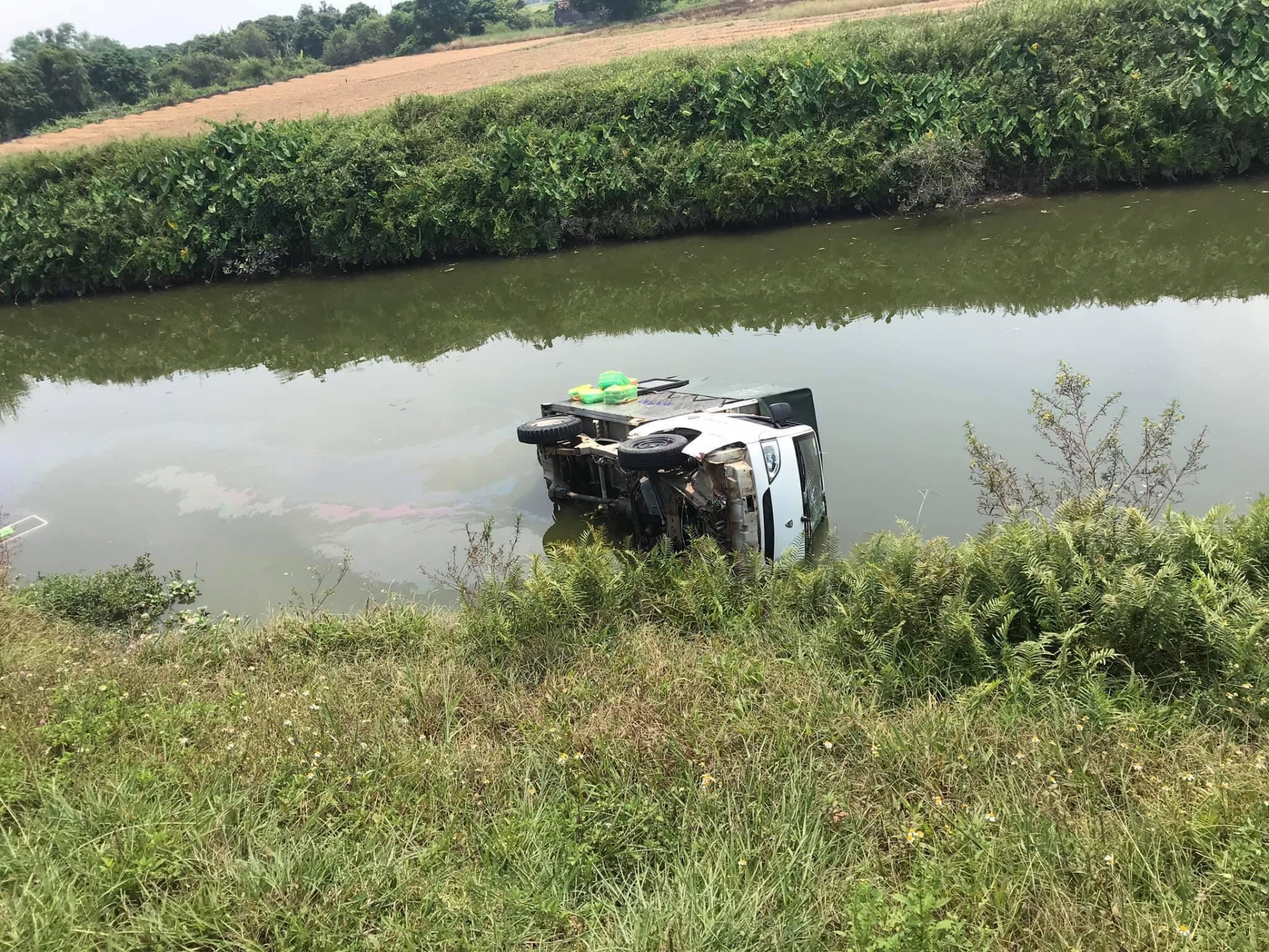 hai duong xe tai cho com lao vao doan nguoi di duong 2 hoc sinh tu vong