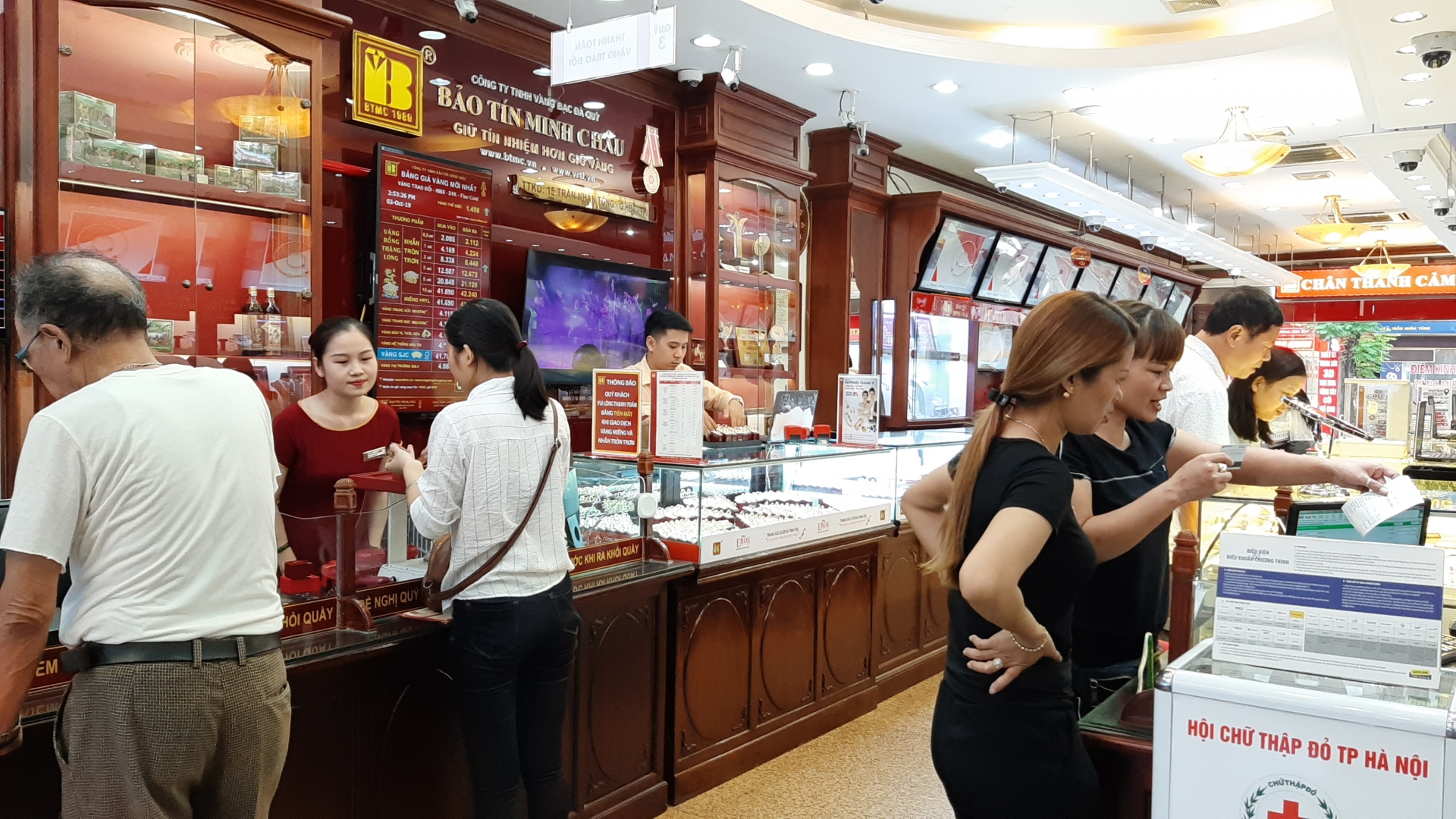gia vang dao chieu nguoi dan o at dau co