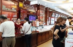 Giá vàng trồi sụt, nhà đầu tư tranh thủ "lướt sóng"