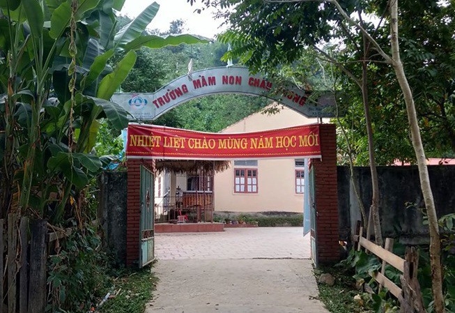 nghi van nu hieu truong treo co tu van do bi chen ep ket qua thi dua