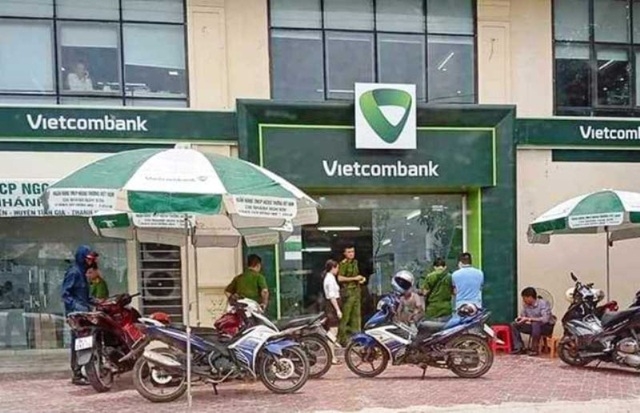 loi khai ban dau cua thuong uy cong an no sung tai ngan hang vietcombank