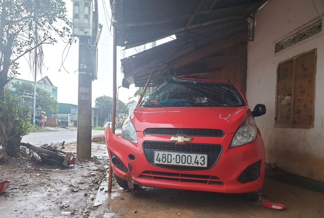 dinh chi thuong uy cong an say xin lai xe gay chet nguoi