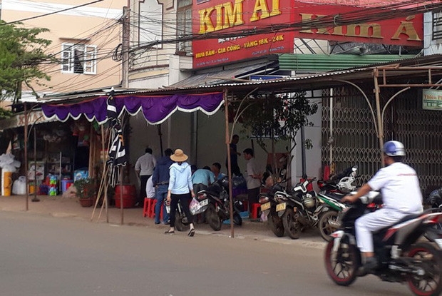 Con trai chủ tiệm vàng tử vong trong phòng ngủ, đầu trùm túi nilon, cổ quấn kín băng keo con trai chu tiem vang tu vong trong phong ngu dau trum tui nilon co quan kin bang keo