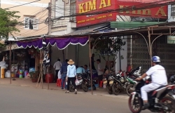 con trai chu tiem vang tu vong trong phong ngu dau trum tui nilon co quan kin bang keo