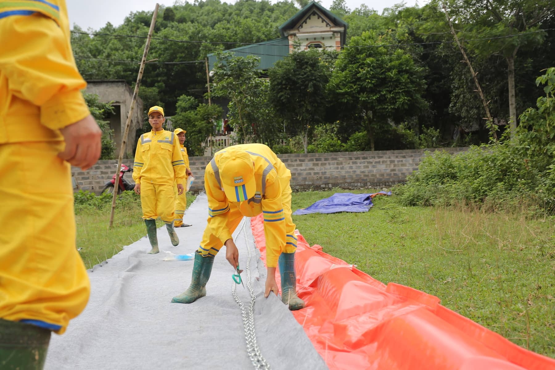 vu nuoc sach song da nhiem dau tien hanh khu trung tha vi sinh an dau de xu ly nuoc