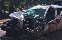 video kho tin canh may bay boeing b737 mac ket duoi gam cau