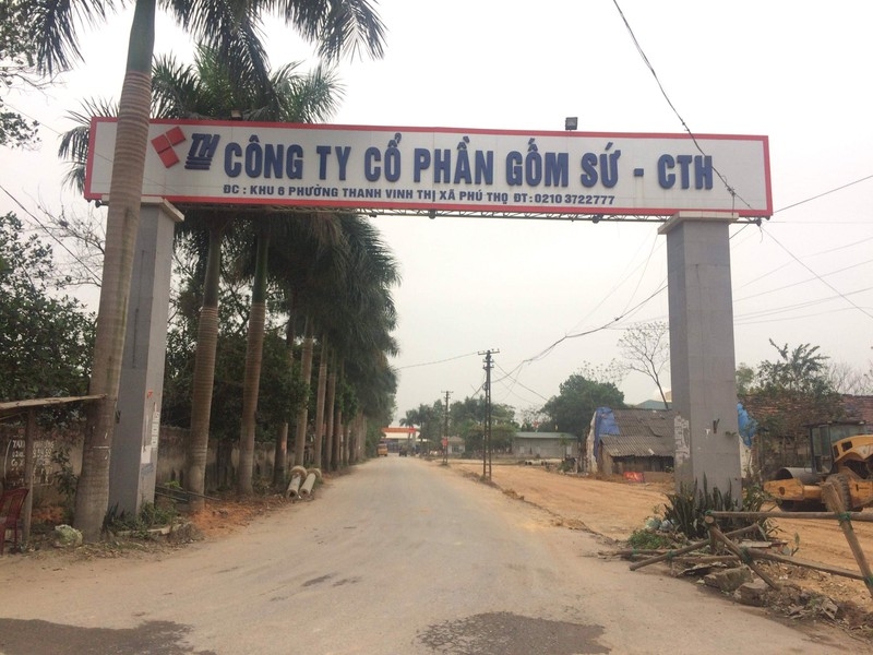gom su thanh ha co 4 nguoi ten trang xuat hien thu kho chung