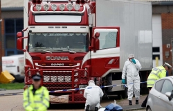 vu 39 thi the trong xe container canh sat anh gap dai su viet nam thu giu hon 500 tang vat