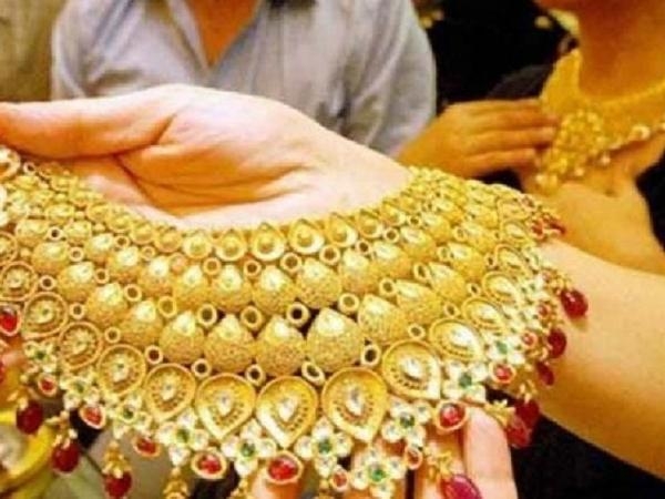 gia vang hom nay 2810 cham nguong 42 trieu dongluong