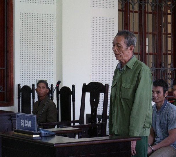 nghe an cu ong 80 tuoi lay mang con trai vi khong chiu lay vo