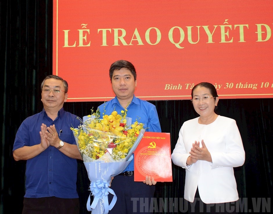 tan pho bi thu quan uy binh tan 35 tuoi nguyen viet que son la ai
