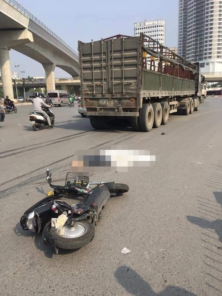 ha noi va cham voi xe dau keo nu sinh que nam dinh tu vong thuong tam