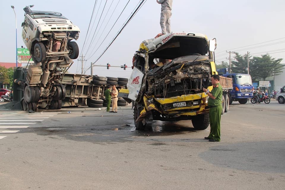 hung than xe ben vuot au tong xe tai giua nga tu