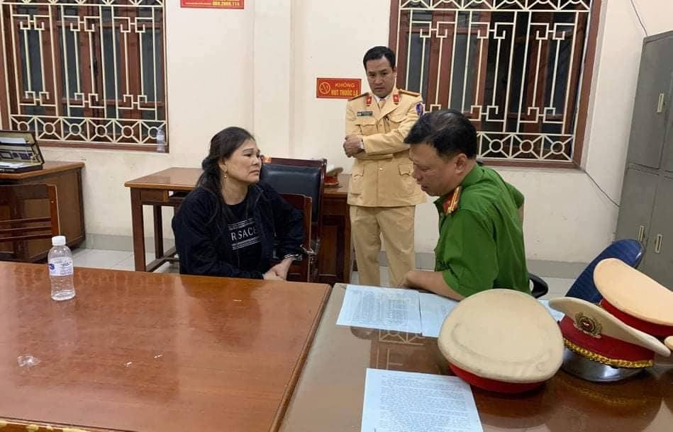 bi bat qua tang van chuyen ma tuy nu giao vien tieu hoc muon hoi lo csgt gan 1 ty dong