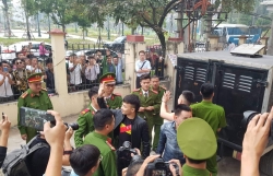 kha banh cung dong bon gui don xin giam an tu