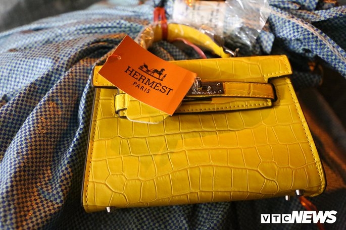 thu giu hon 1000 san pham gia nhan hieu dior hermes lv gia goc chi 30000 dong