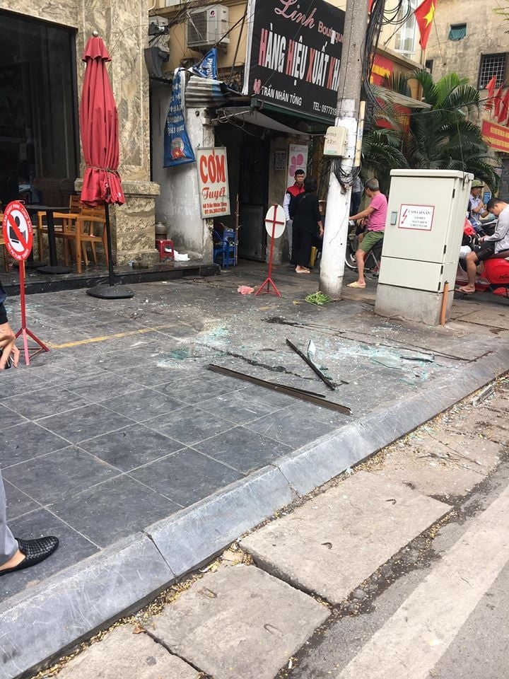 ha noi tam kinh tu tang cao cua khach san bat ngo roi xuong 3 nguoi nhap vien