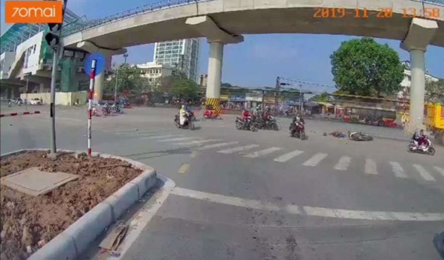 va cham voi xe ho vo 2 ong chau tu vong thuong tam