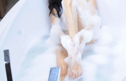 phat hien 7 nu tiep vien khoa than nhay mua mua vui cho khach