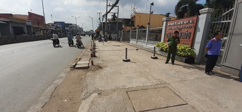 an mang luc nua dem sau khi bat ngo ve tham vo