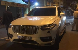 sau va cham xe container be gai 2 tuoi tu vong