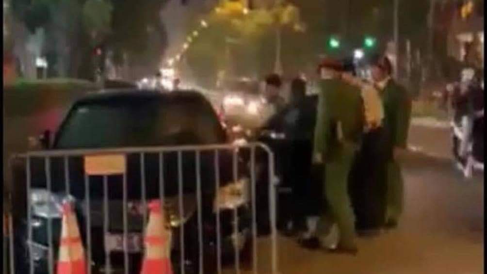 xe o to bien xanh cua lien doan bong da viet nam gay tai nan roi bo chay