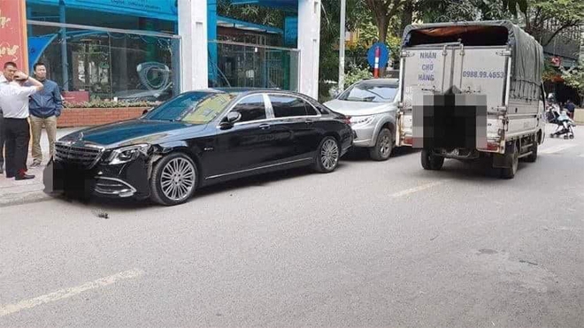 tin moi vu xe tai lui vo dau xe sang mercedes maybach o cau giay
