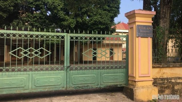 Vì sao kẻ trốn truy nã 26 năm vẫn giữ chức Chánh văn phòng tòa án huyện? vi sao ke tron truy na 26 nam van giu chuc chanh van phong toa an huyen